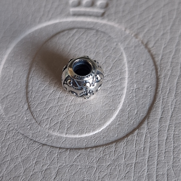 Pandora 2018 Club Charm with Diamond - Picture 3 of 11